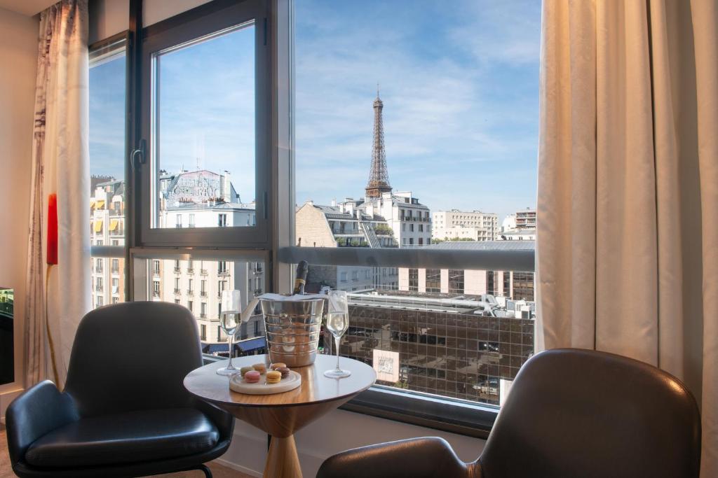 Best hotels in paris -  Le Parisis - Paris Tour Eiffel - Nomadoverse