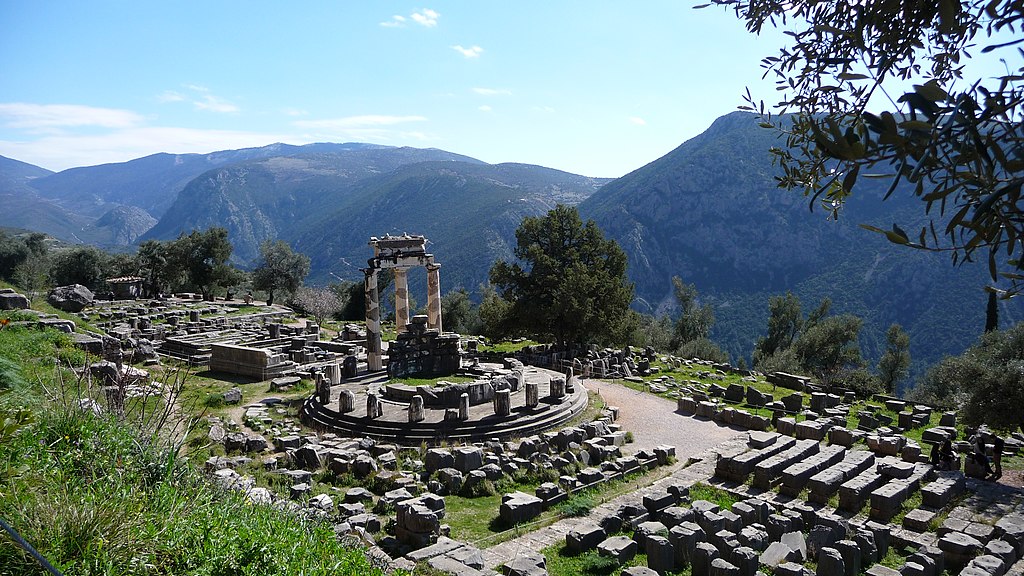 Popular Places to Visit in Greece in 2025 - Nomadoverse - Delphi