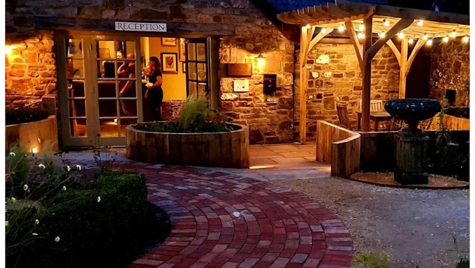 Tudor Farmhouse (Gloucestershire, Cotswolds)