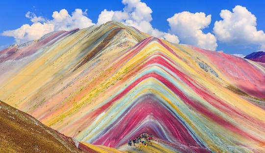 Peru - colored Mountain - Nomadoverse