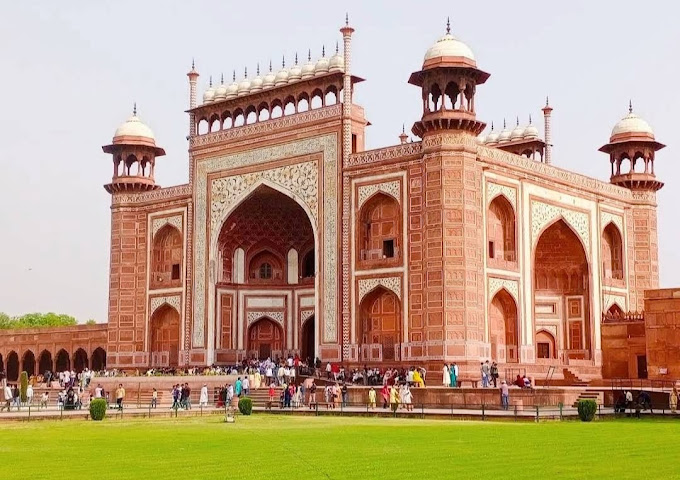 Taj Mahal, Agra - nomadoverse - Best Places to Visit in India 2025 Top Travel Guide